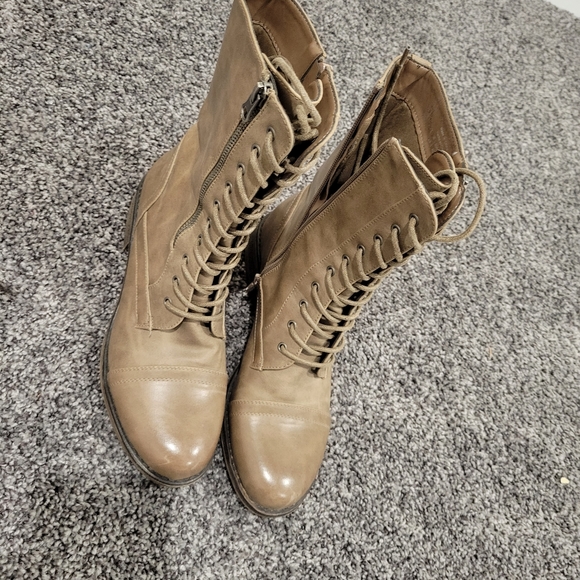 Beige/ tan lace up boots - Picture 2 of 7